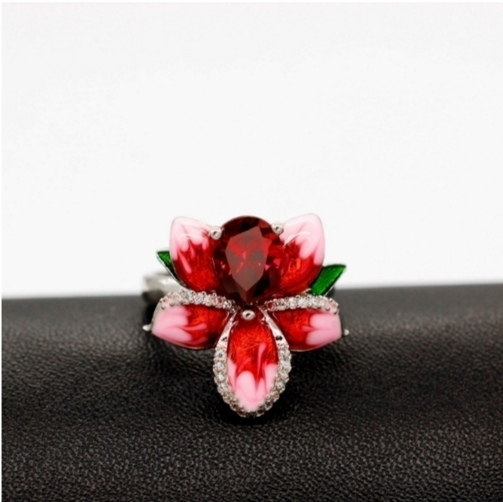 NWOT- Need a GIFT for you or a friend? EXQUISITE!